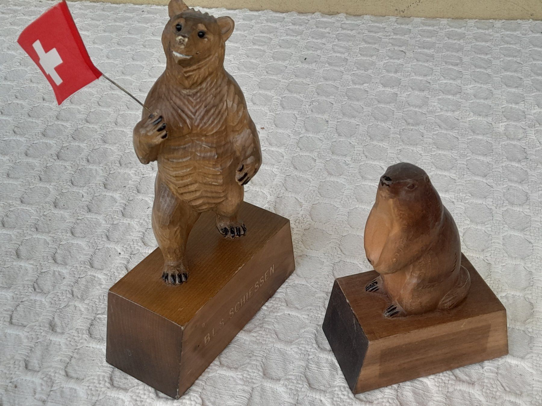 Sculptures & Statues: Brienzer Bär/Fahnenschwinger u Murmeltier – D'occasion à Thun par Treff.....e
