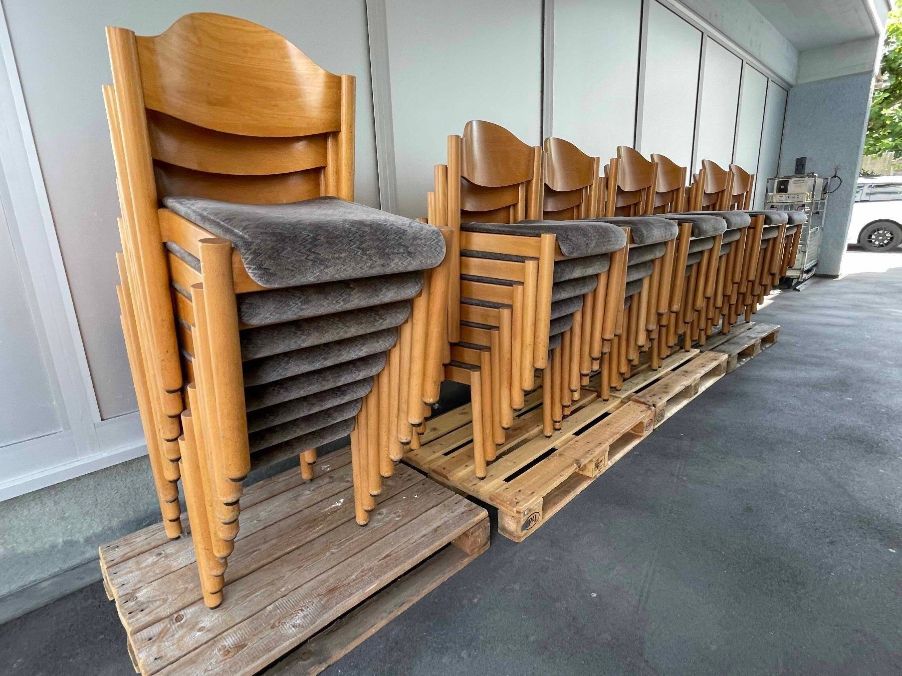 Sedie: Holzstuhl mit gepolstertem Sitz – Usato da Nussbaumen AG venduto da Emeier23 5