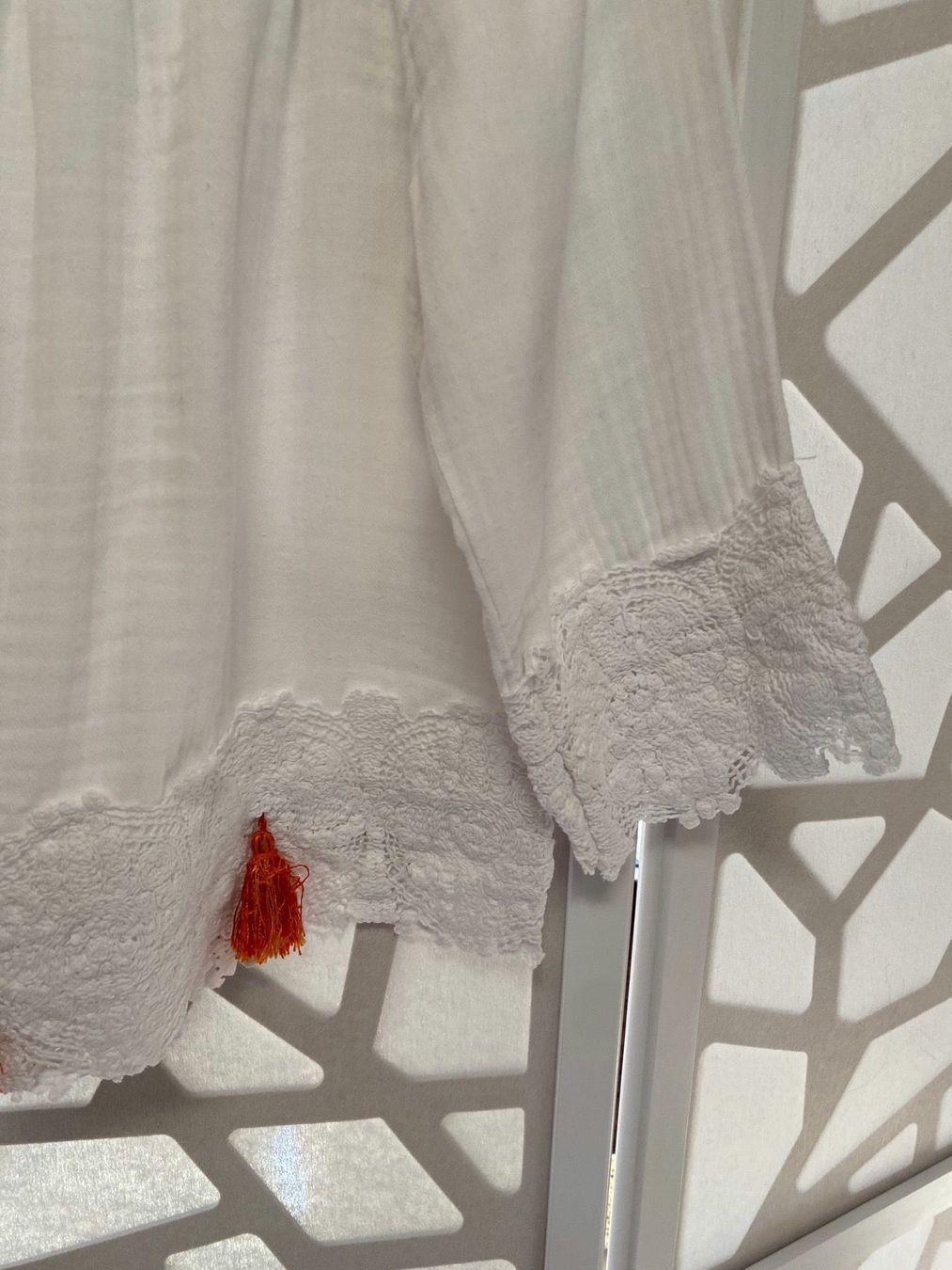 Top: Joli top blanc. S – Nuovo (secondo la descrizione) da Grund b. Gstaad venduto da PlageNeige 1