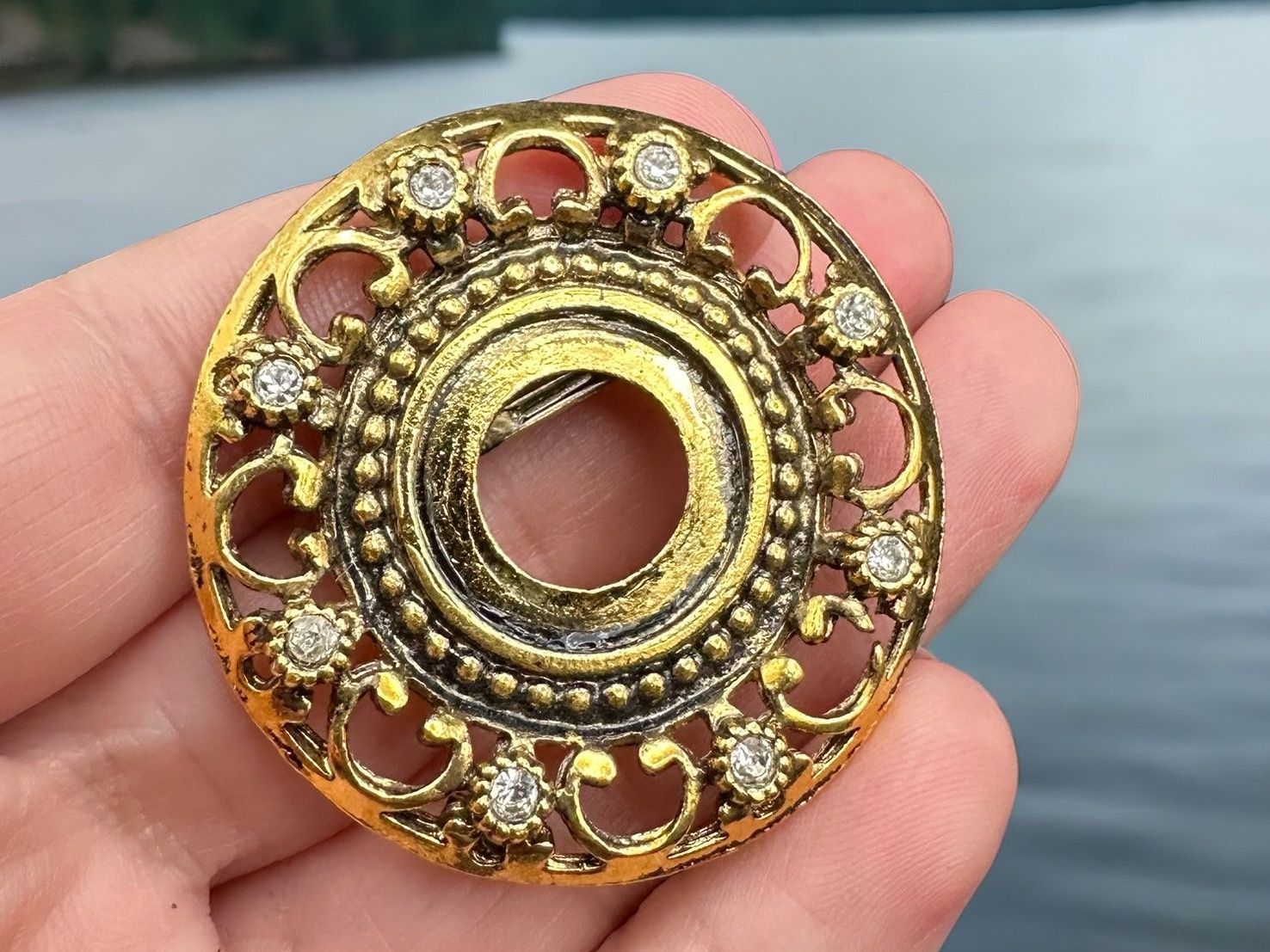 Spille & Fermagli: Goldfarbene Brosche – Usato da Lamone venduto da LaCantinaMagica 2