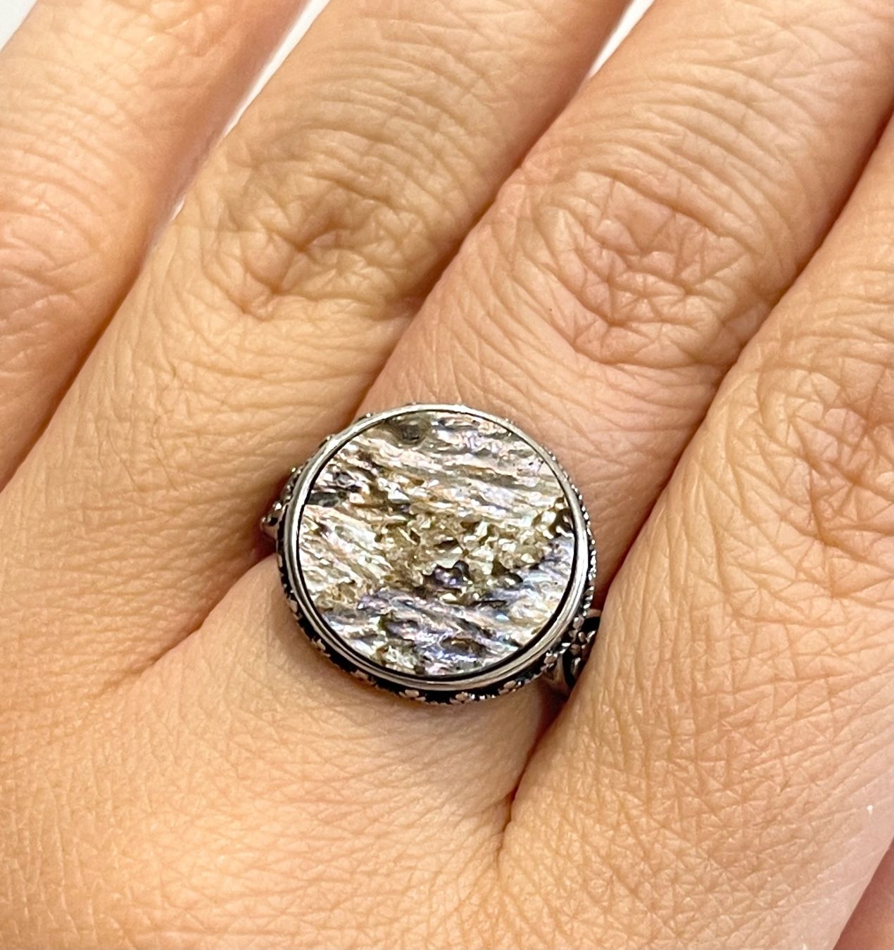 Bagues: Vintage-Ring mit Perlmutt – Neuf avec emballage d'origine à Schiers par sisikristall
