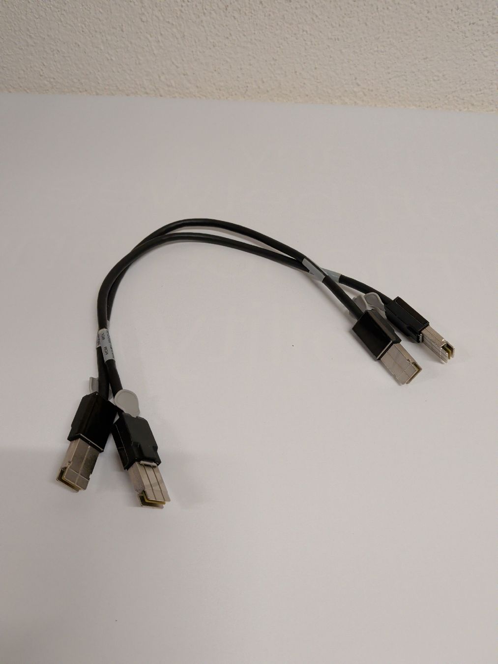 Hubs & Switches: 2 x cisco 2960 switch stacking kabel – Gebraucht aus St. Niklausen LU von Sebastian-D