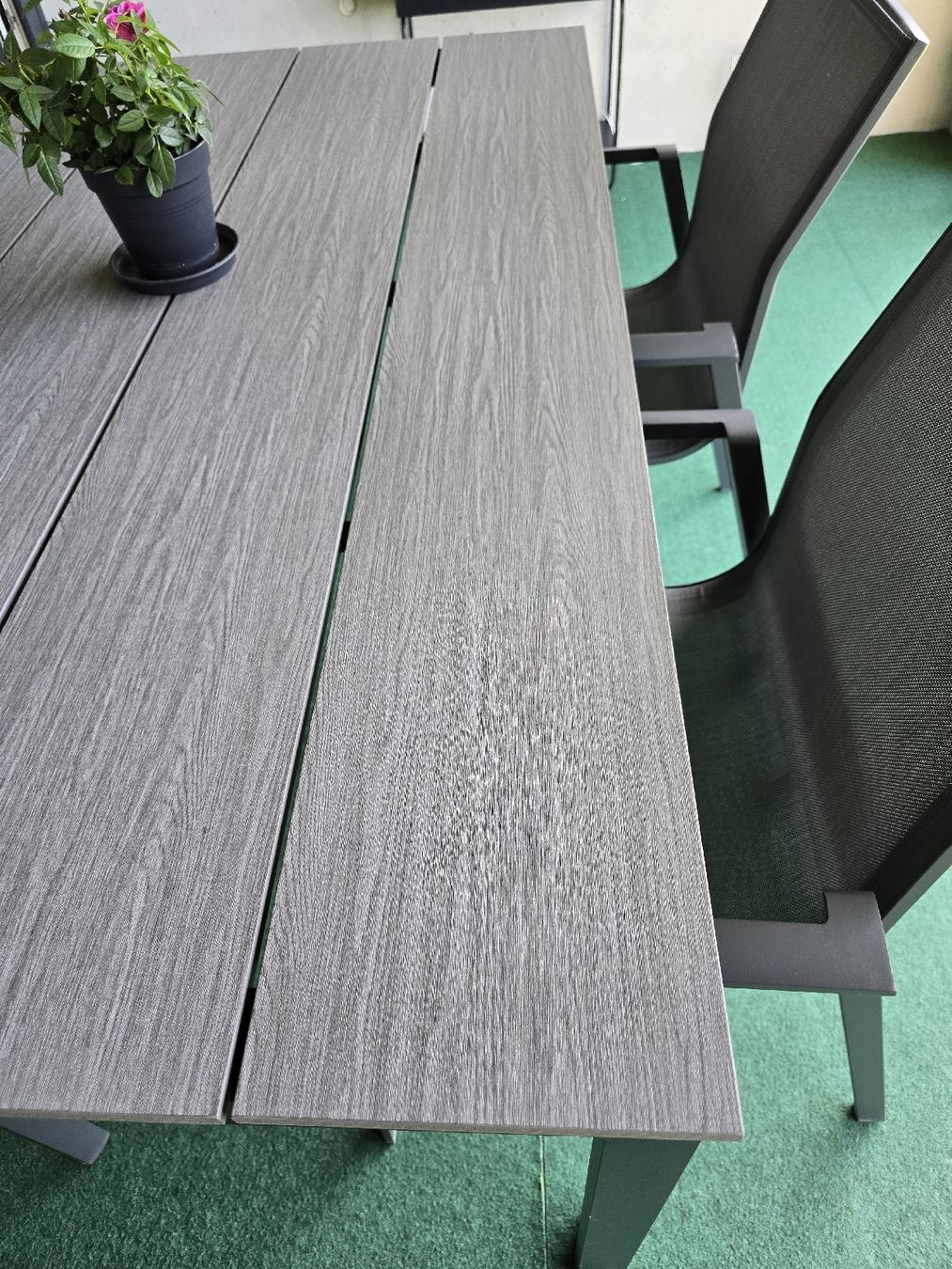 Set di tavolo e panche: A vendre table de jardin avec 4 chaises – Nuovo (secondo la descrizione) da Fribourg venduto da ghazielsayed 1