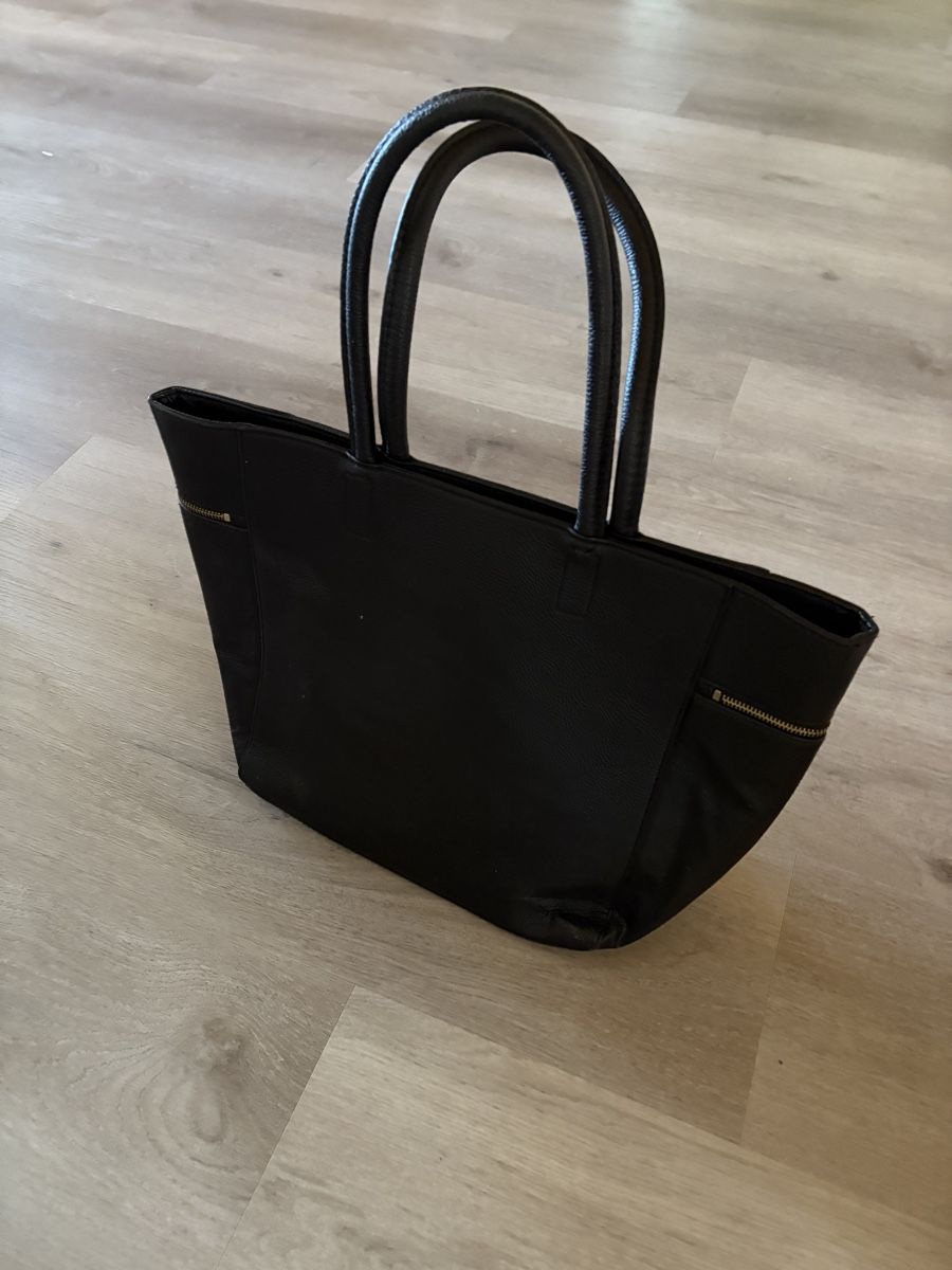 Borse da donna: Elegante schwarze Handtasche – Usato da Linden venduto da martina_iwana