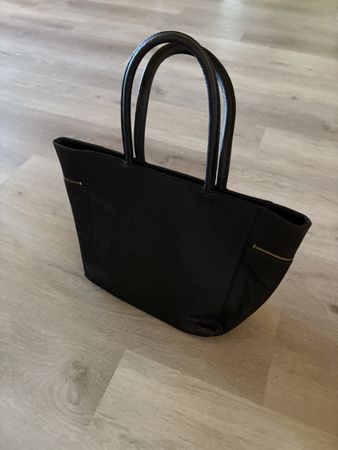 Elegante schwarze Handtasche