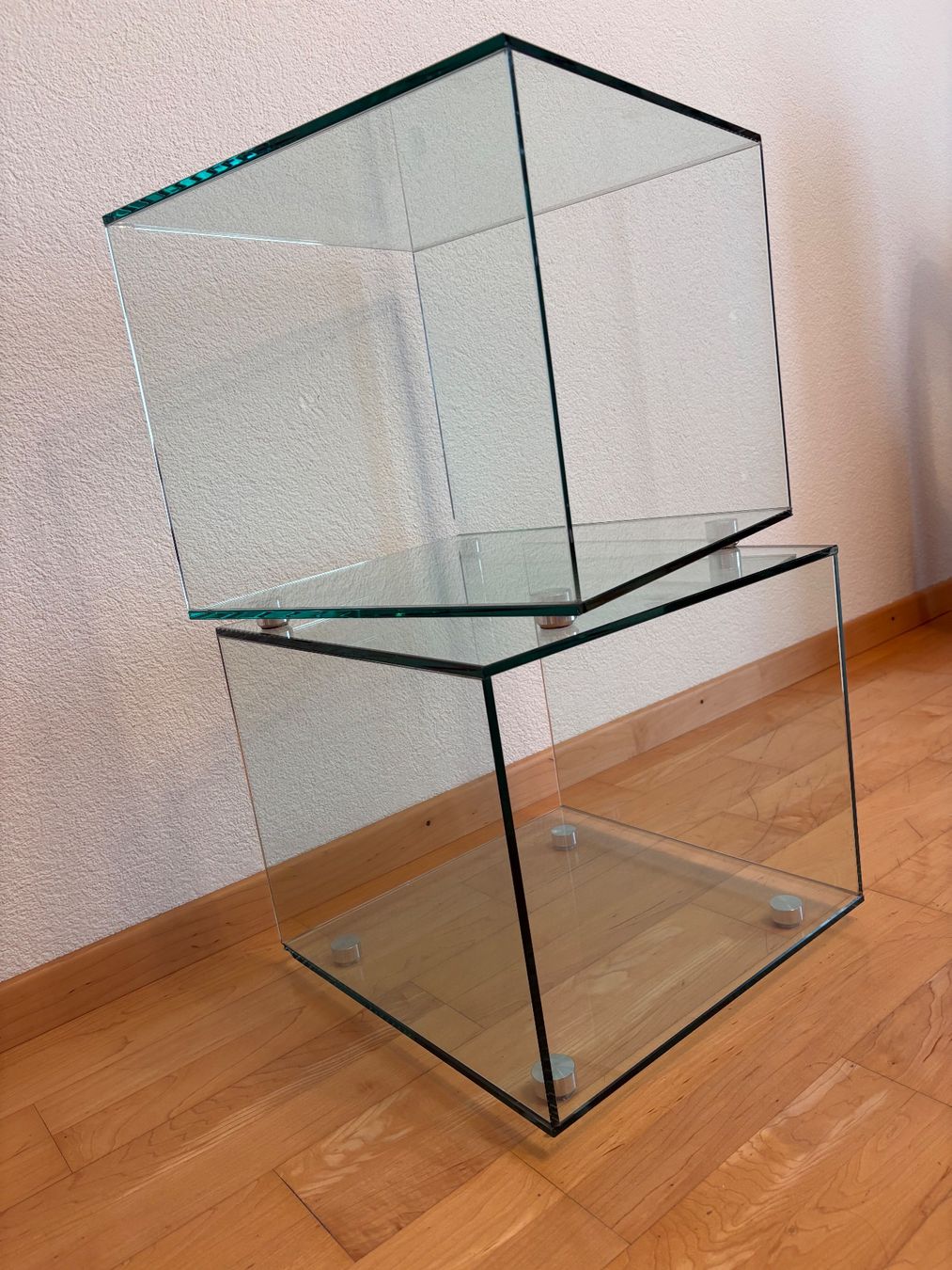 Pfister Comodini: 2 Glas Nachttischli / Tischli – Usato da Richterswil venduto da 1cacique 1