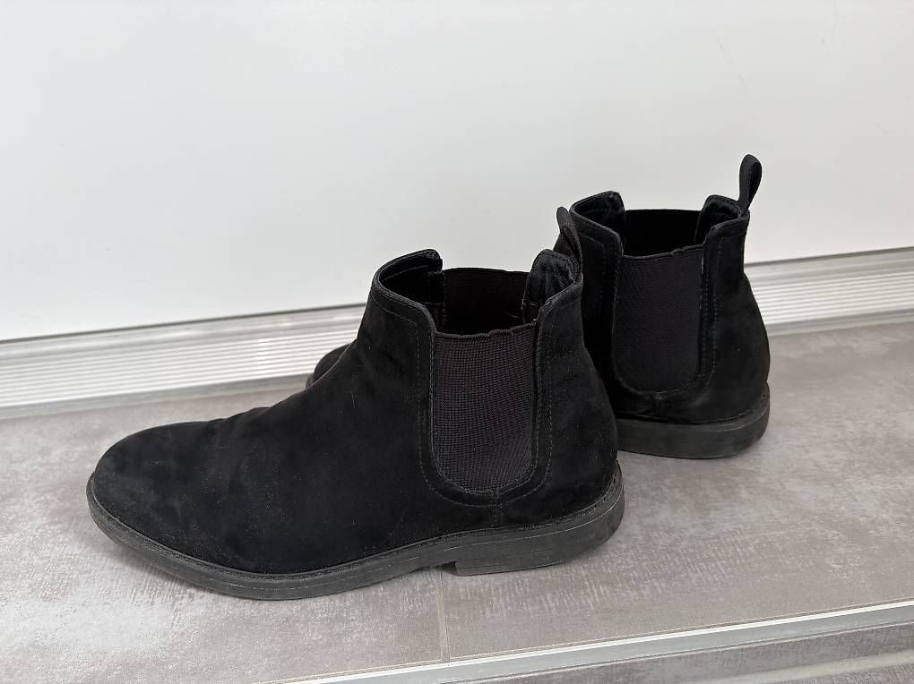 Scarpe da uomo: Chaussures noires en daim – Usato da Conthey venduto da carina.pereira 1