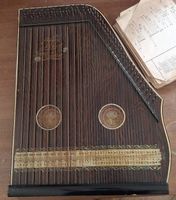 Antike Schweizer Concert-Zither mit alten Noten
