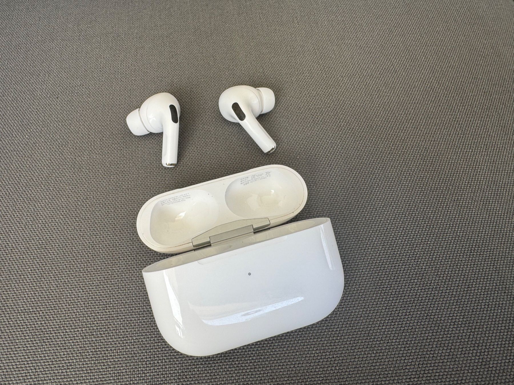 Apple Cuffie: Apple AirPods Pro – Usato da Lausanne venduto da Denis- 3