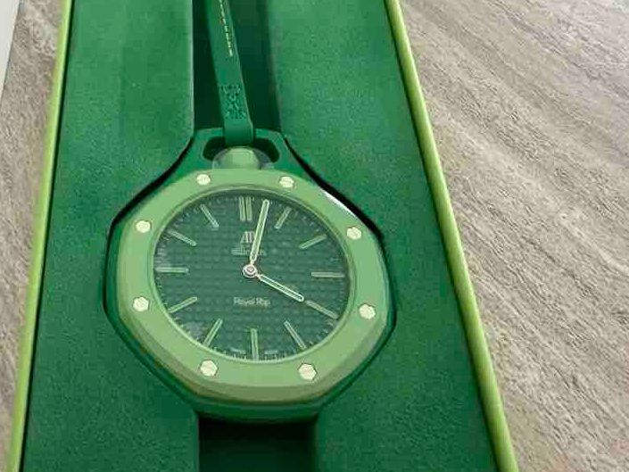 Swatch Uhren: Swatch BIOCERAMIC Royal pop NEU – Neu und originalverpackt aus Busswil BE von Astraion