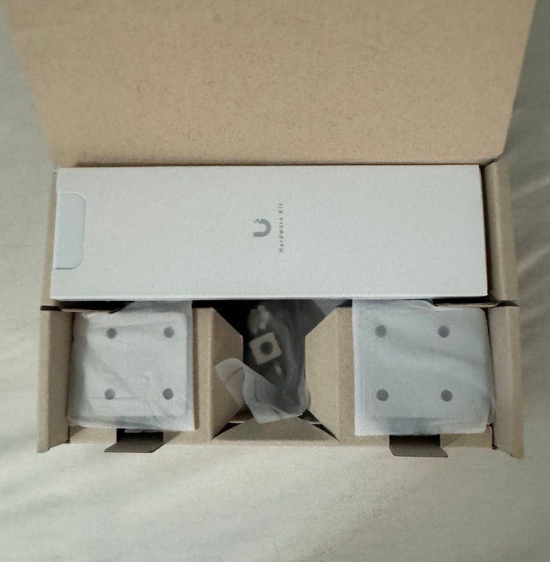 Ubiquiti Hubs & Switches: Ubiquiti UniFi Switch Pro-24 PoE – Gebraucht aus Winterthur von Noahdg23 4