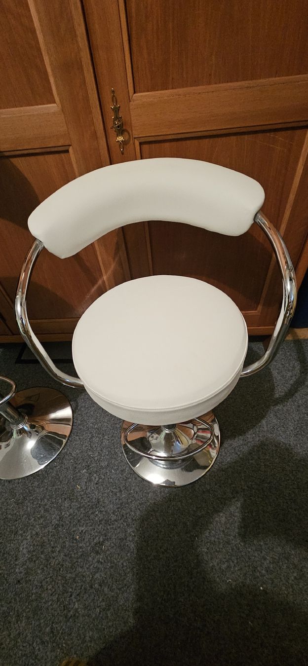 Hocker: Barhocker 2 Stück – Gebraucht aus Buchs ZH von Astor1990 1