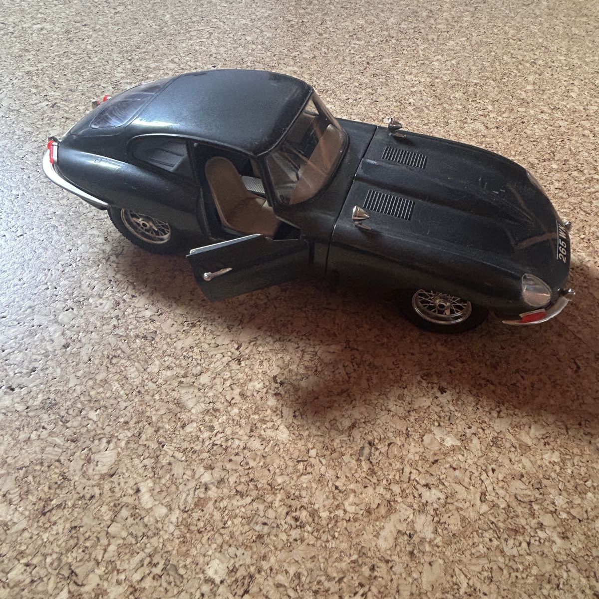 Jaguar Modellini d'auto: Modellauto jaguar dunkelgrau – Usato da Laufen venduto da Bellavitaboom 4