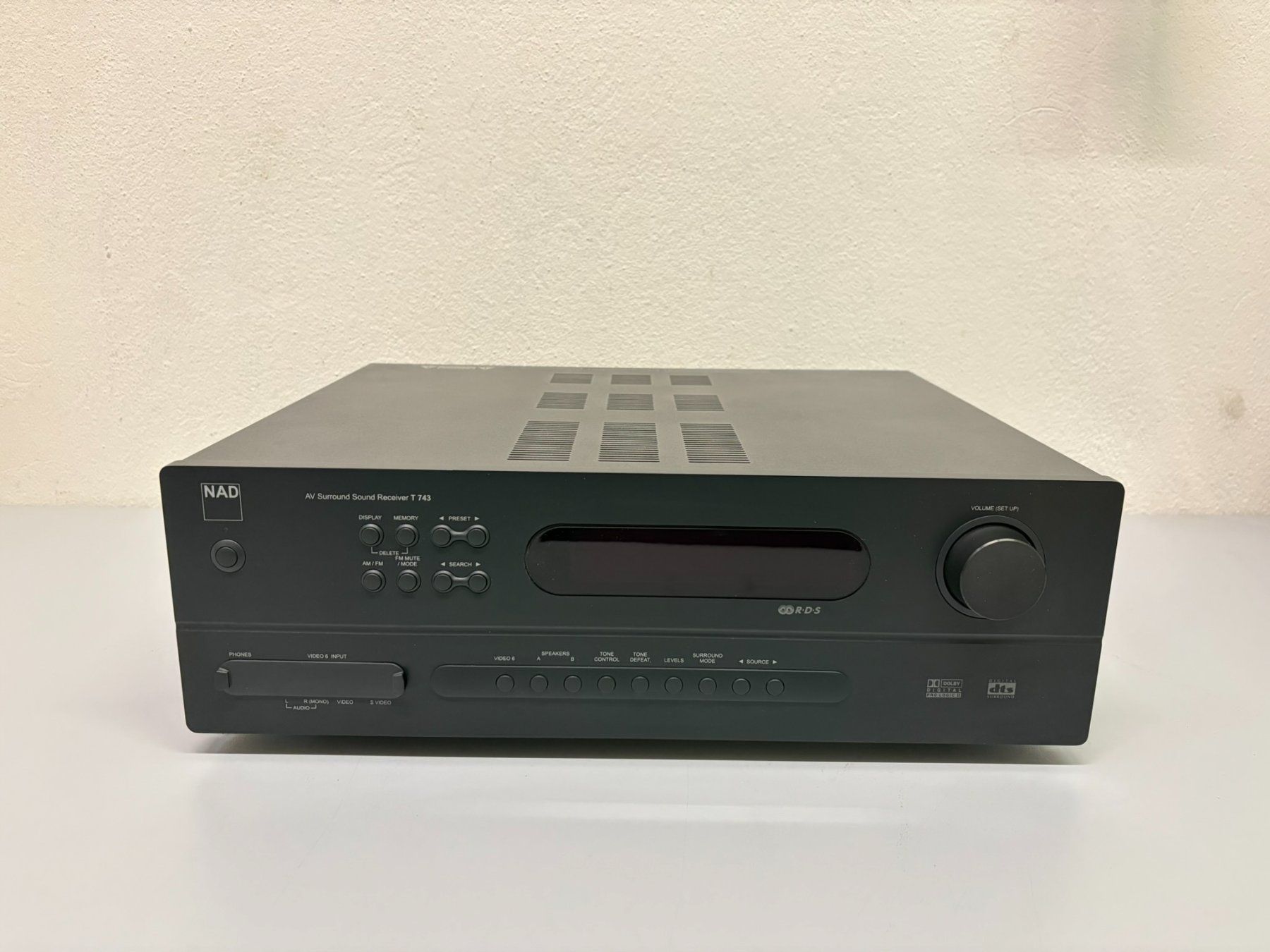 Nad Ricevitori: NAD AV Surround Sound Receiver T743 – Usato da Hochdorf venduto da av-electronics 1