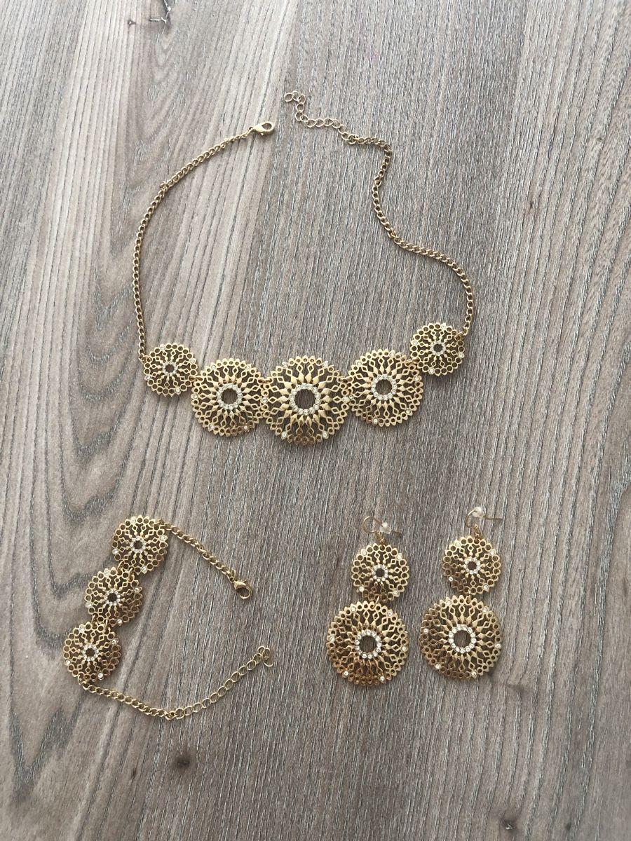 Sonstiger Schmuck: Ensemble de bijoux dorés avec strass ✨ – Neu und originalverpackt aus Delémont von bou_26 3
