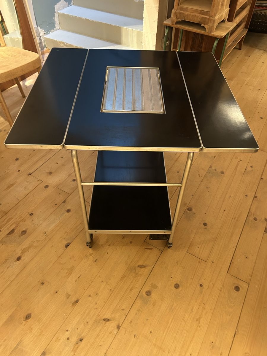Carrelli di servizio: Mid Century Servier und warmhalte Wagen  – Usato da Zürich venduto da KuduKing 5