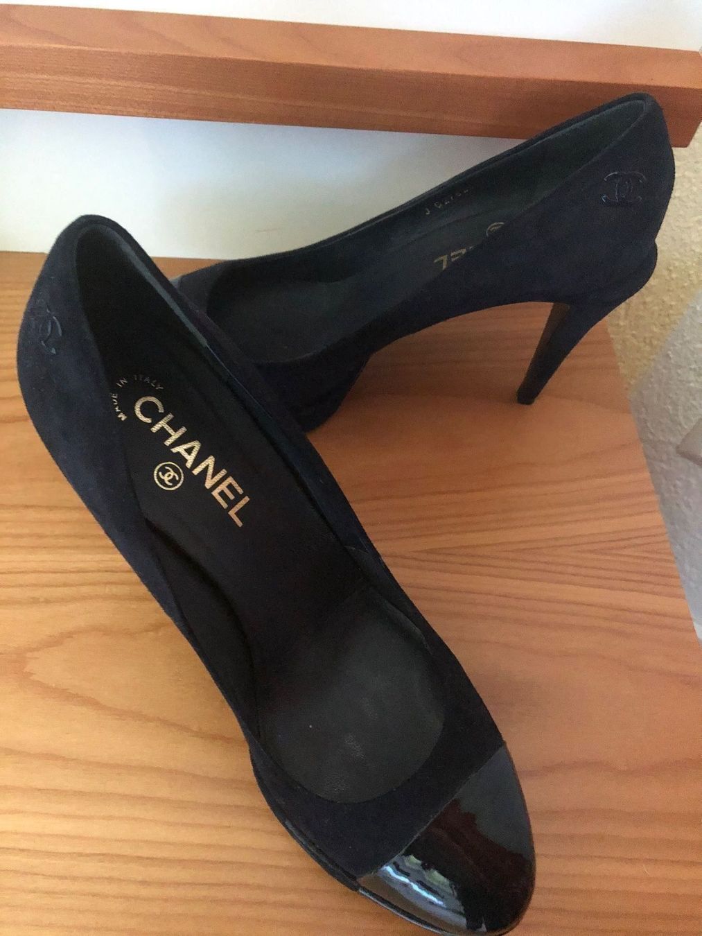 Chanel Scarpe da donna: CHANEL Schuhe. Dunkelblau. Grösse 40. – Usato da Wald ZH venduto da mlnt 6