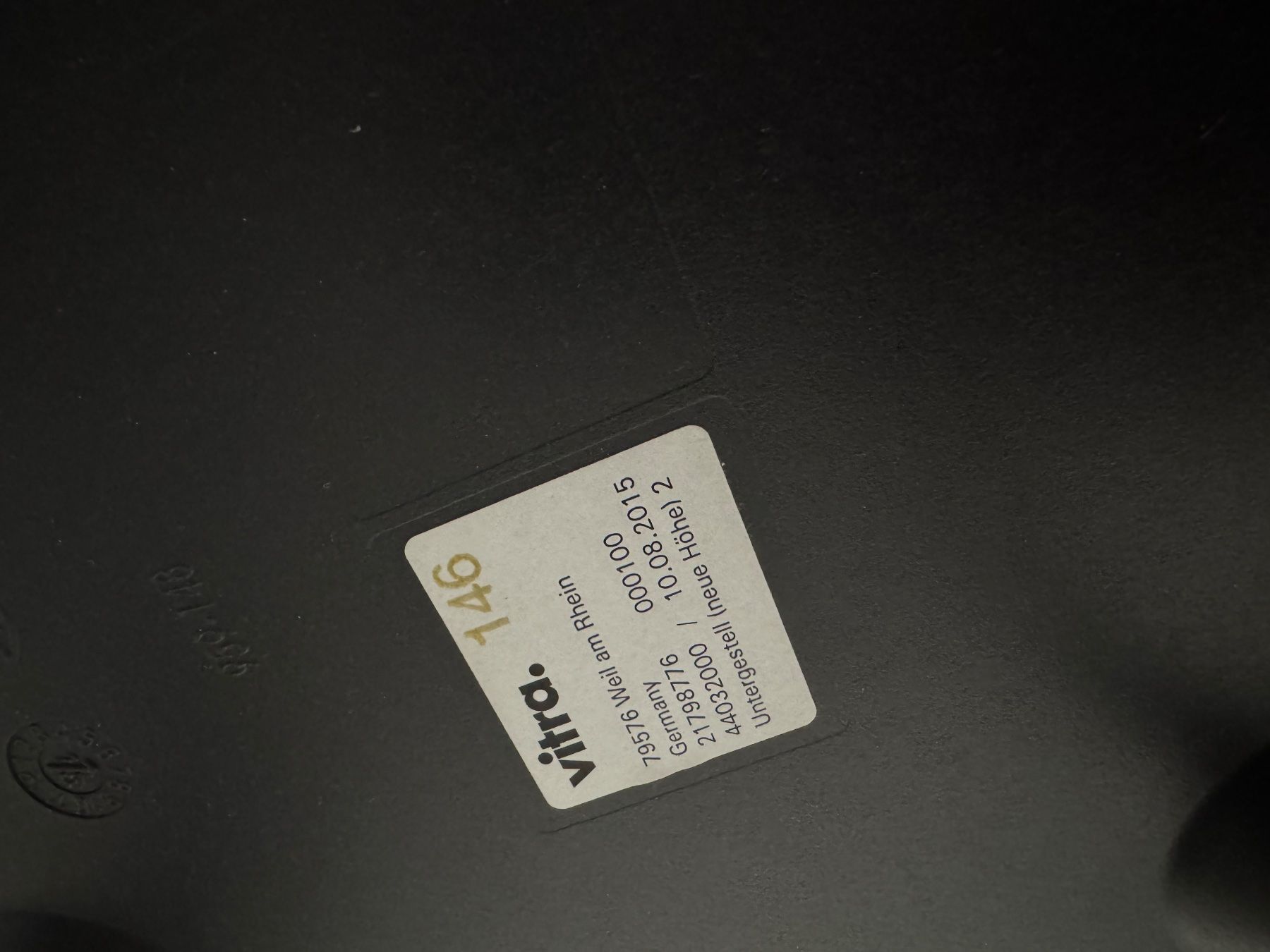 Vitra Stühle: 3x Vitra Eames Plastic Armchair DAR – Original – Anthrazit – Gebraucht aus Gross von isa_mv6h 6
