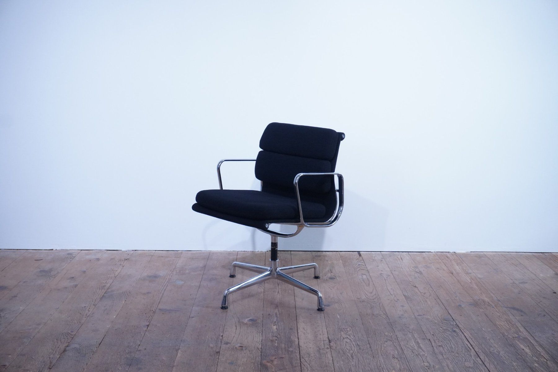 Vitra Sedie: Original Vitra Eames Soft Pad EA208 Stoff schwarz – Usato da Bad Zurzach venduto da QLASSIQ 2