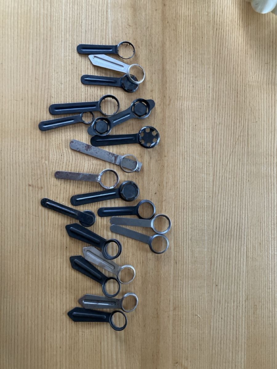 Tous les outils: Jeu de clés pour boîte de montres – D'occasion à le locle par camilleguignard