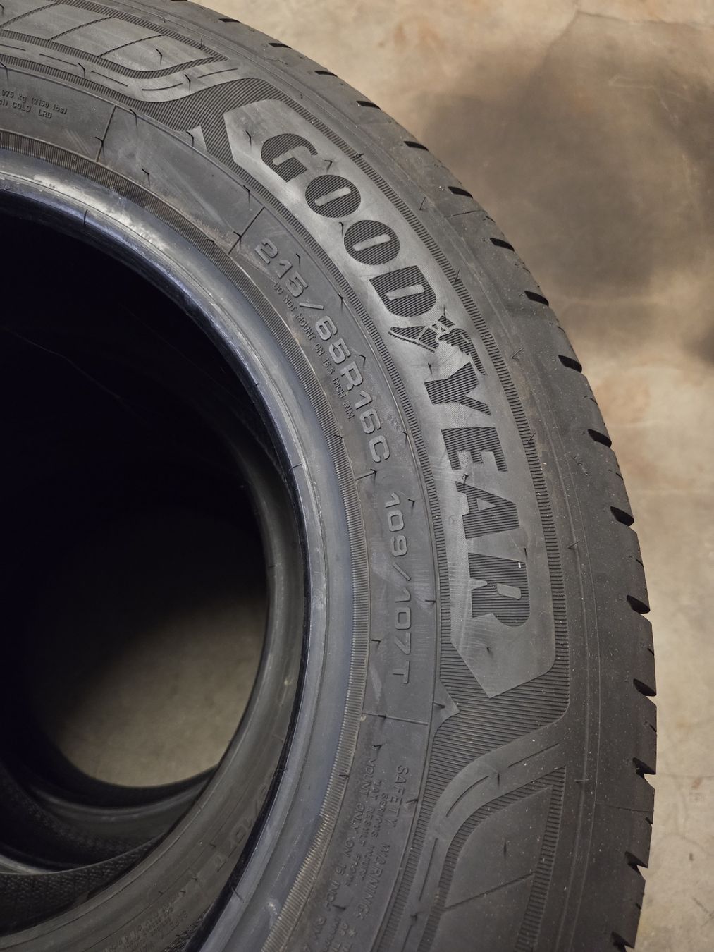Goodyear Pneus & Kompletträder: Goodyear Transporterreifen – Gebraucht aus Obfelden von haech2011
