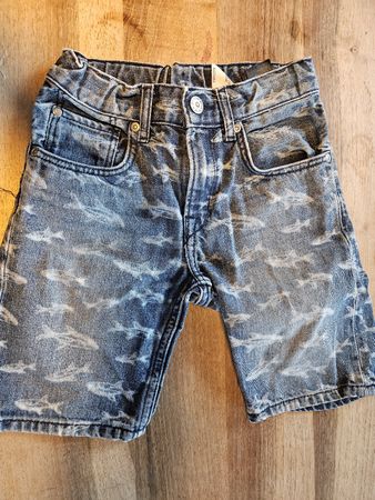 H&M Jeans Shorts, Gr. 116, Sommer, Hai-Muster, Top!