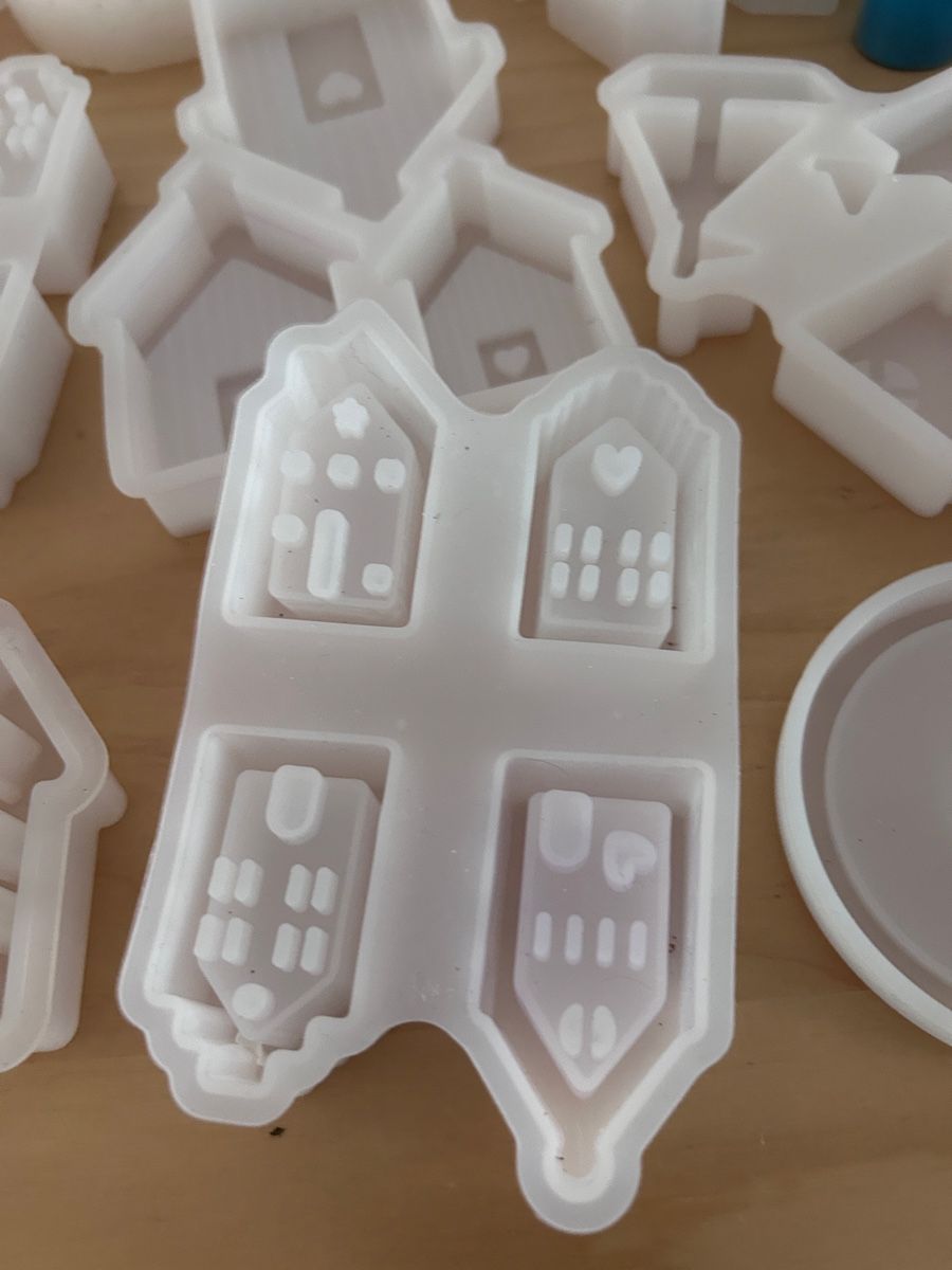 Tutte le decorazioni: Silikon Giessformen Set mit Farbpigmenten – Usato da Winterthur venduto da Toetschli 2