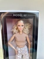 Barbie Basics Bewegliche Puppe