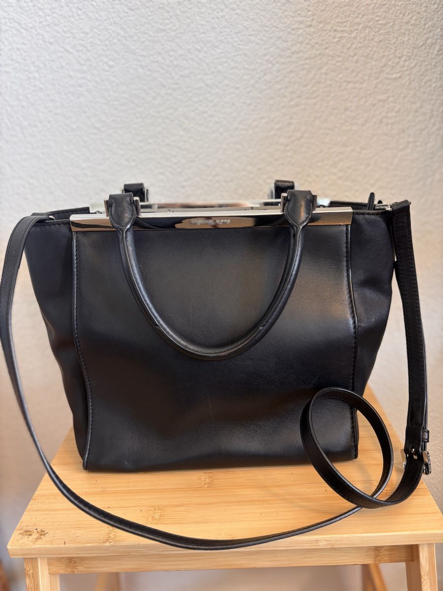 Michael Kors Borse da donna: schwarze Michael Kors Leder Handtasche – Usato da Liebefeld venduto da cheyennewmontes 3