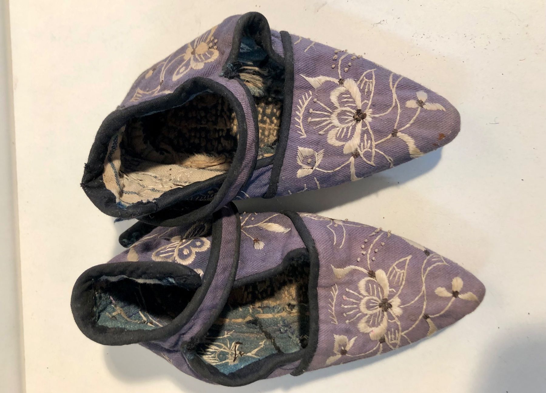 Damenschuhe: China Textil Lilienschuhe antik – Gebraucht aus Basel von chinarh891