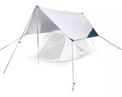 Toile de protection pour tente de camping.