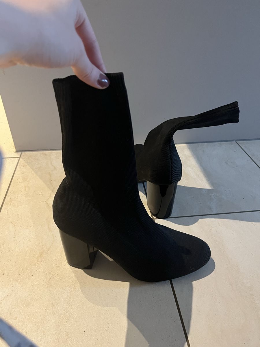 Zalando Scarpe da donna: Schwarze -Stiefeletten Grösse 40 – Nuovo (secondo la descrizione) da Niederrohrdorf venduto da liv_7gbr 7