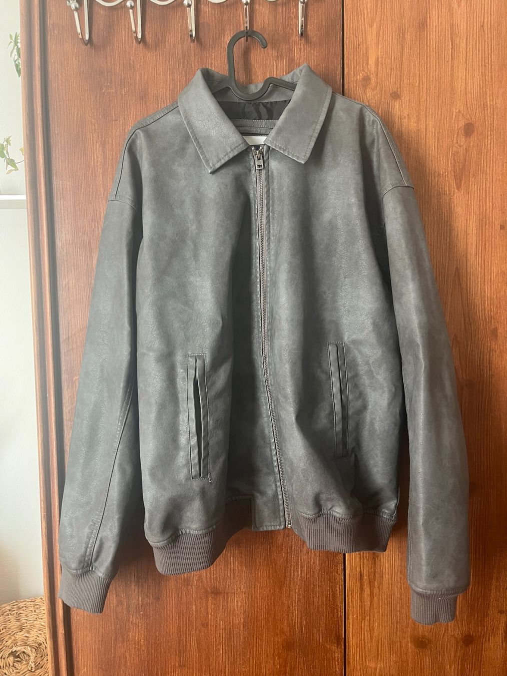 Bershka Giacche: Lederjacke grau vintage – Usato da Burgdorf venduto da Roman.Bichsel 1