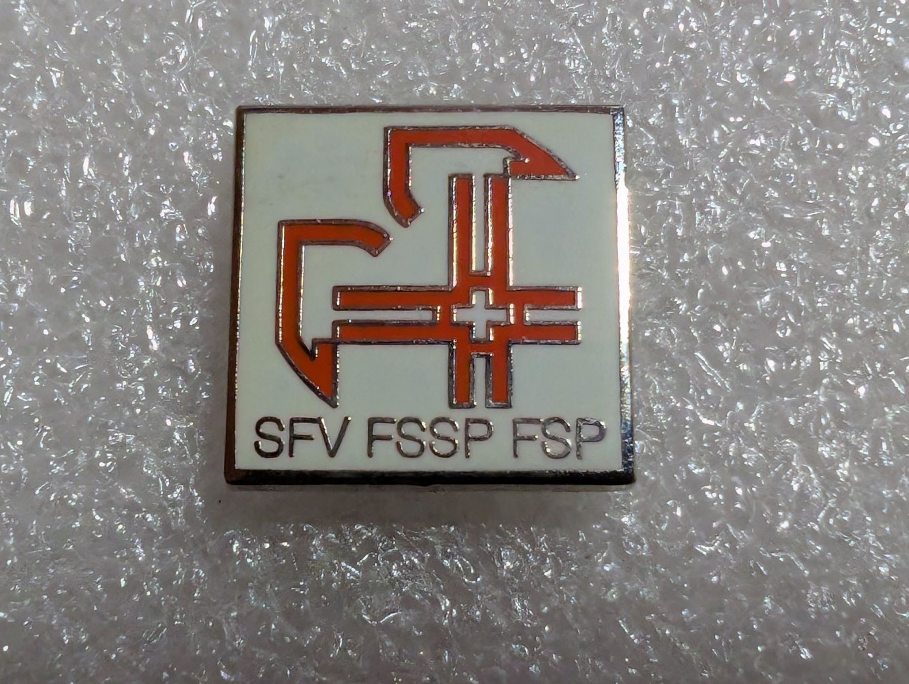 Plaketten & Abzeichen: Ansteckpin 260: SFV – Gebraucht aus Oppligen von Pin-Fall-Shop