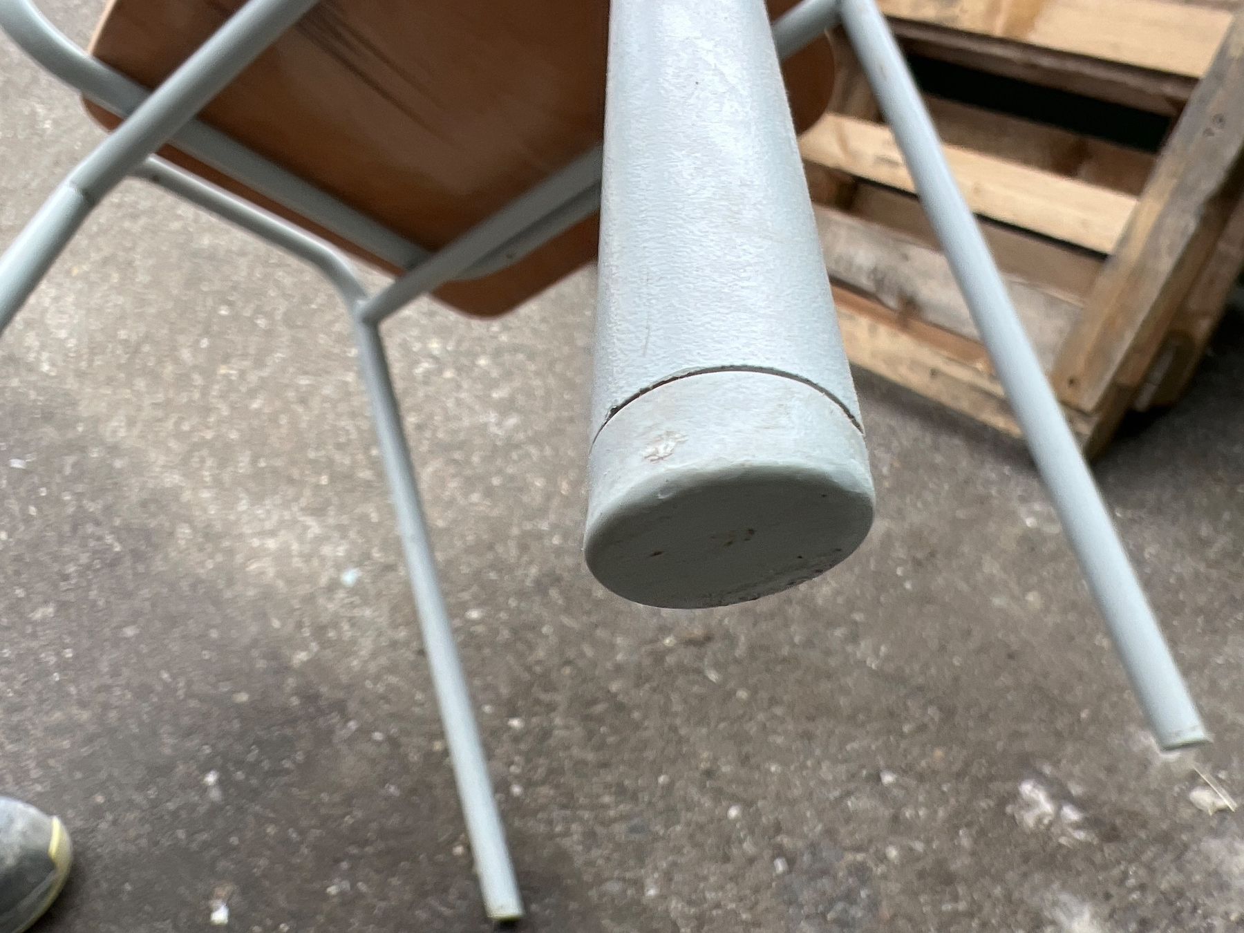Chaises: Staphelstuhl Old skool design – D'occasion à Egg b. Zürich par SwissTradingAgency 3