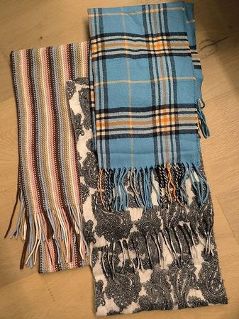 Kleiderpaket: 12 Stück Schals