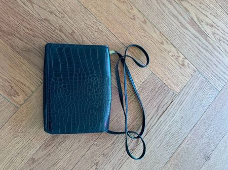 schwarze Kunstledertasche