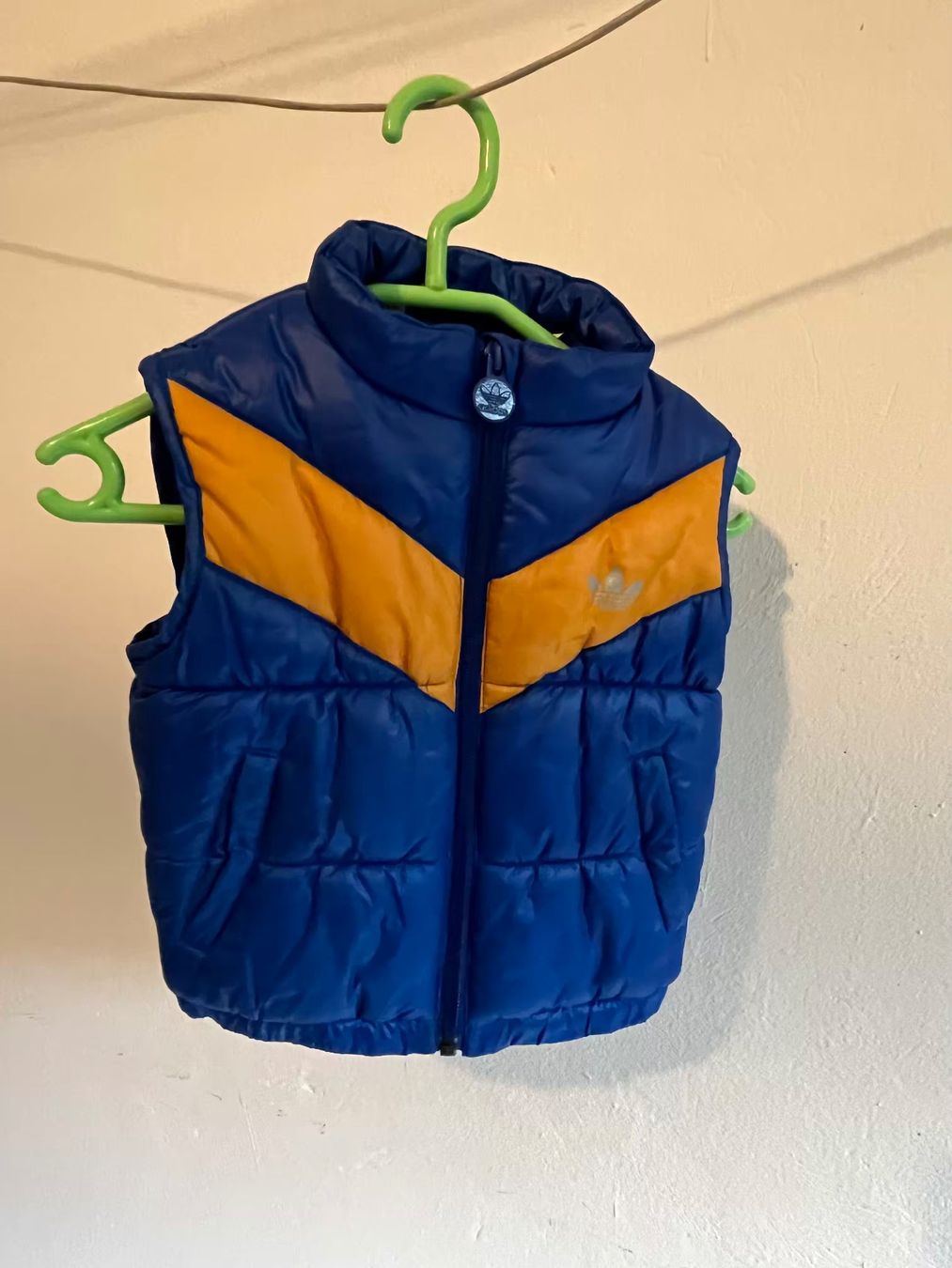 Altro abbigliamento per bambino: Tolle Weste Adidas Grösse 74 – Usato da Schönenwerd venduto da _rani_