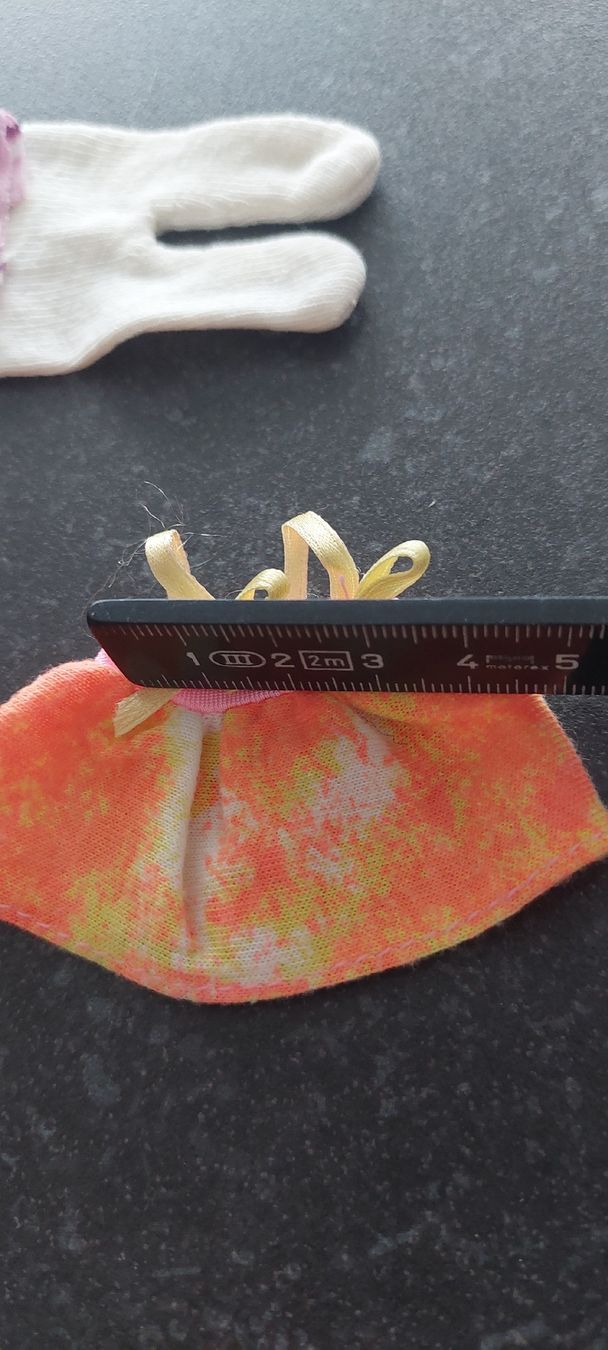 Bambole: Miniaturen Puppenkleidli  – Usato da Muri AG venduto da nindo1 4