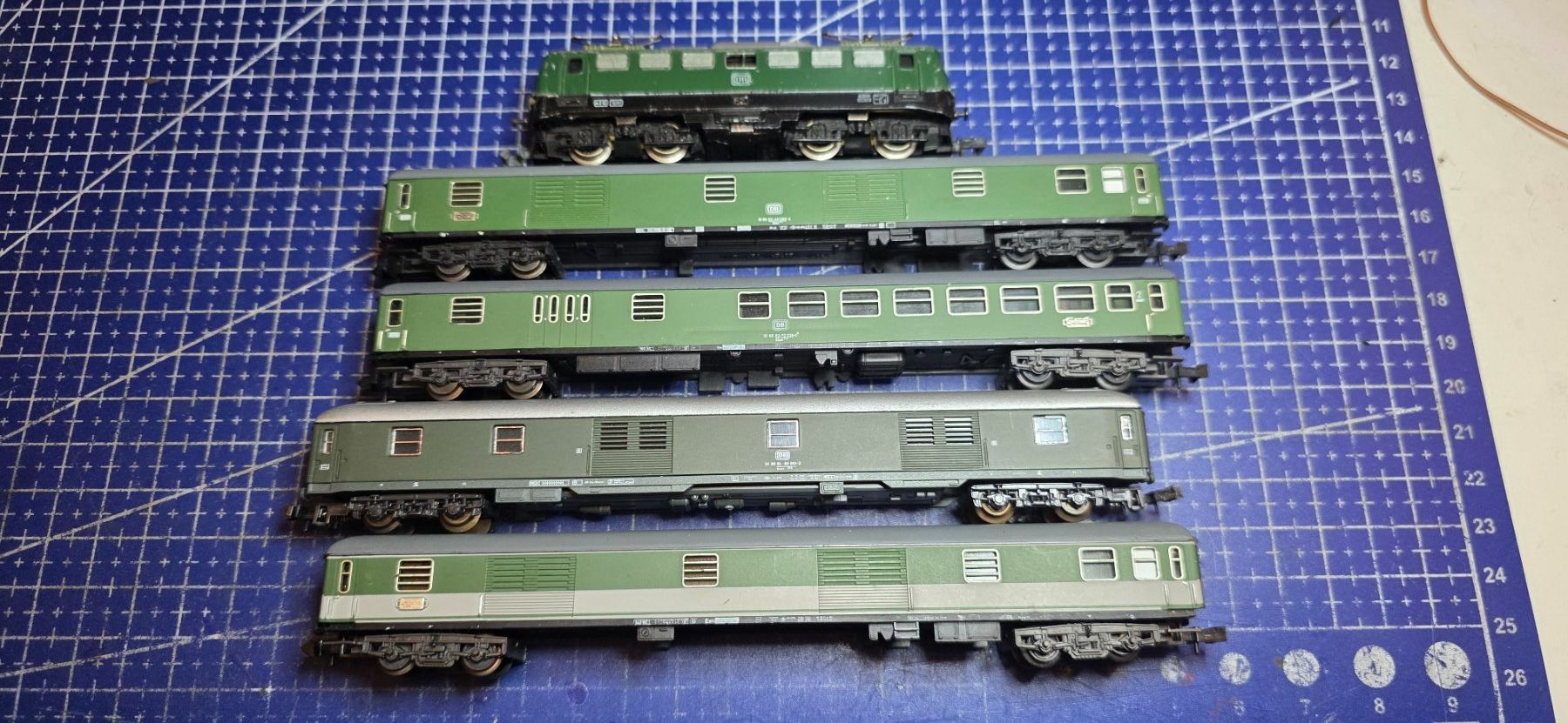 Arnold Trains électriques: Arnold DB E40 mit 4 personenwagen Analog – D'occasion à Hochfelden par Danizh0