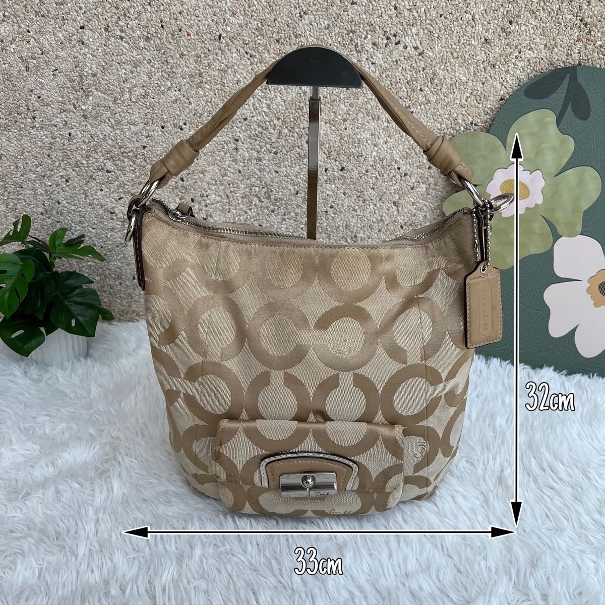 Coach Taschen für Damen: Coach Handtasche Monogramm Beige mittel gross – Gebraucht aus Eggenwil von CNSRVINTAGE 7