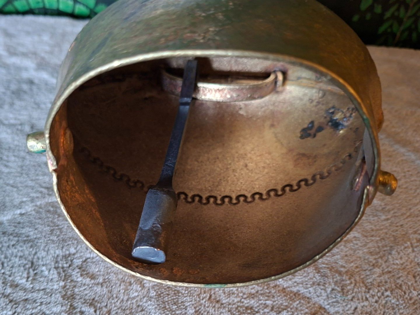 Campanacci mucche: Grössere Kuhglocke, Vintage, Messing mit Klöppel – Usato da Otelfingen venduto da silver-moon 2