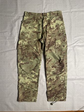 Militäre Hose farbige