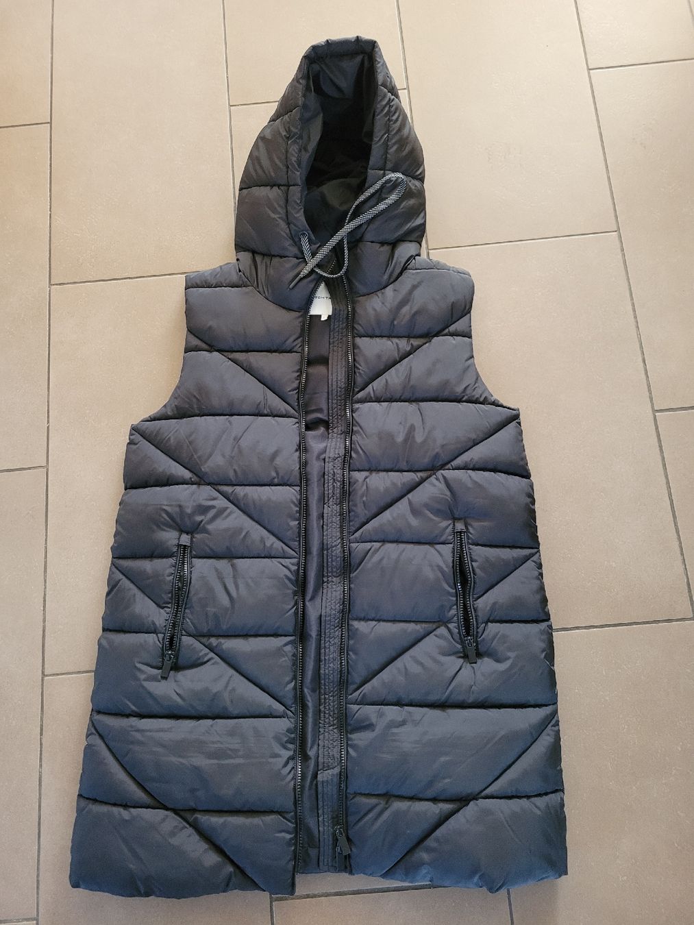 Tom Tailor Gilet & Giacche senza maniche: Tom Tailer Gilet L schwarz – Nuovo (secondo la descrizione) da St. Ursen venduto da pijtra