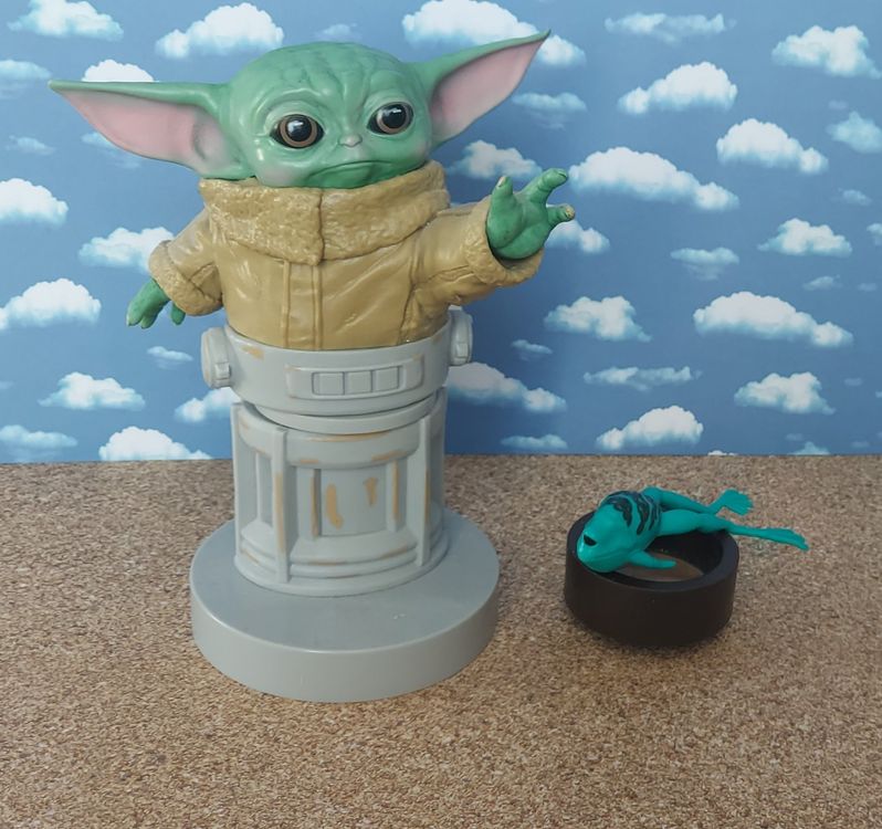 2 Star Wars Figuren Yoda als Handyhalterung und Frosch (Gebraucht) in