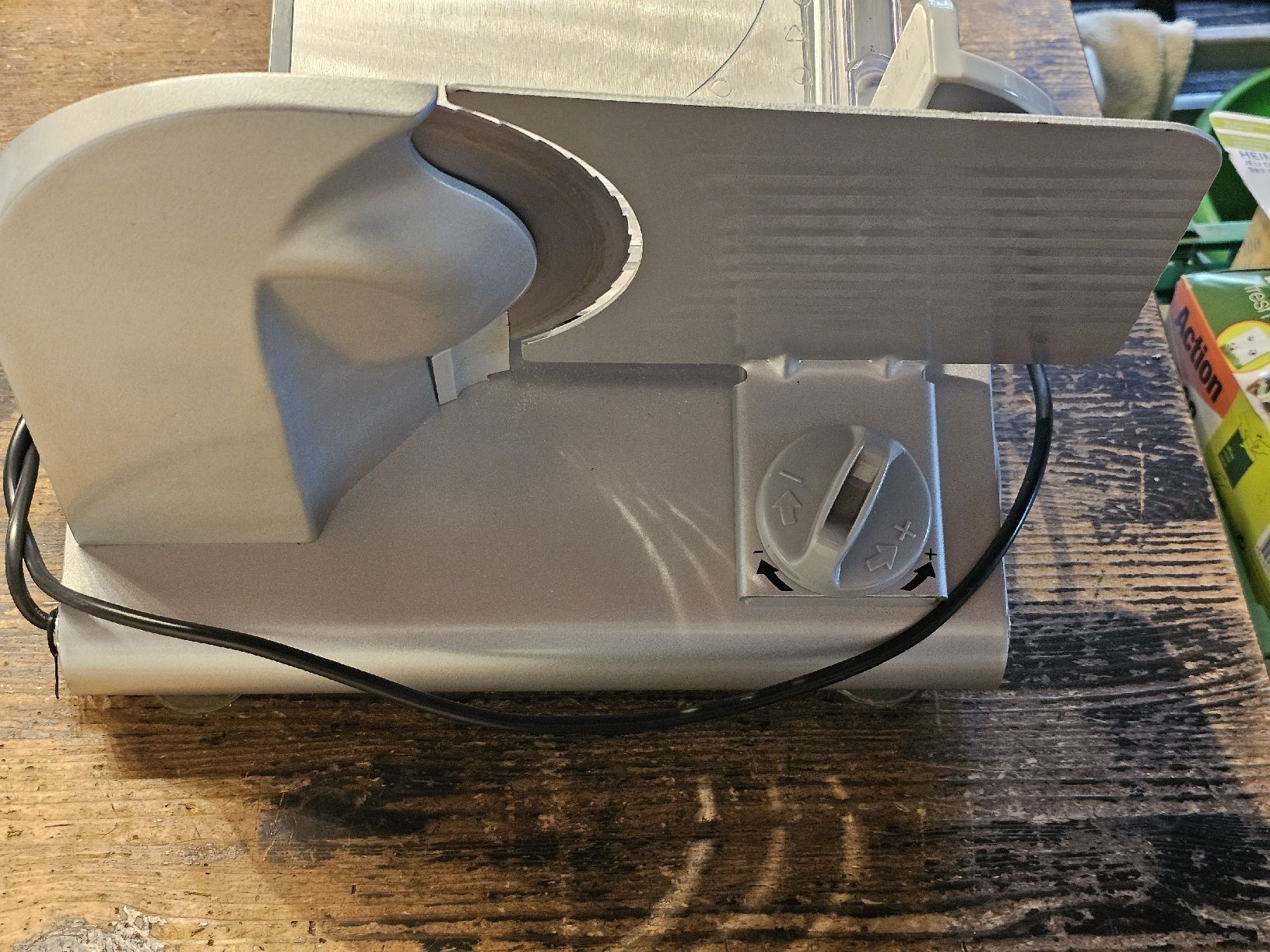 Elettrodomestici da cucina: Aufschnittmaschine – Usato da Meisterschwanden venduto da Hummer21 2
