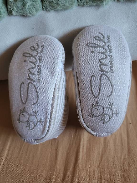 Scarpe per ragazzi: Neue Babyschühchen – Usato da Reigoldswil venduto da Gigelino 1