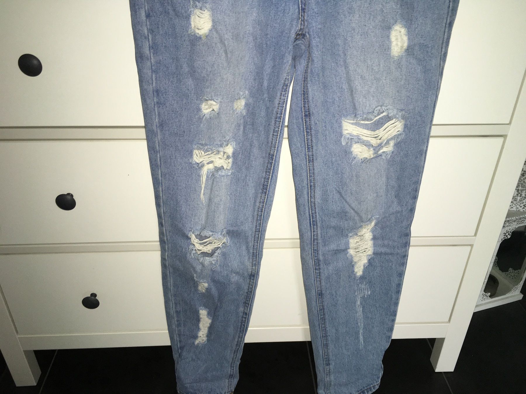Jeans: Jeans blau  Gr 40  Forever 21 gelöchert – Neu (gemäss Beschreibung) aus Goldau von Rjn 3