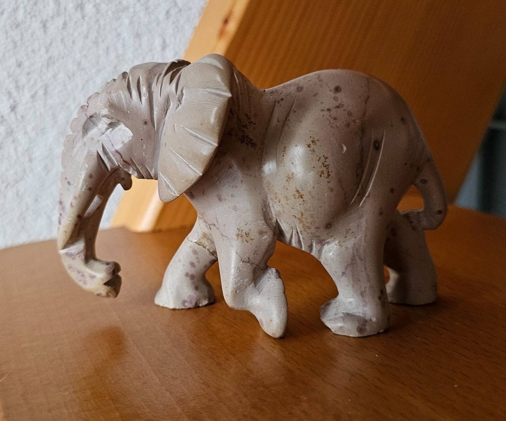 Statuette: Elefant aus Stein – Nuovo (secondo la descrizione) da Geuensee venduto da JeMaUrPe