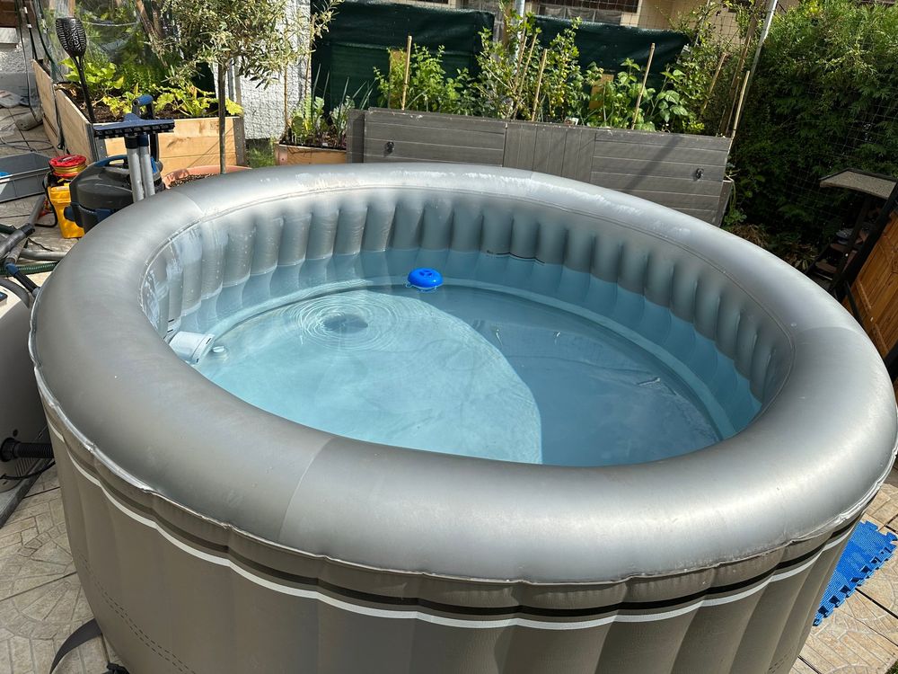 Whirlpool beheizbar für 4 Personen Kaufen auf Ricardo